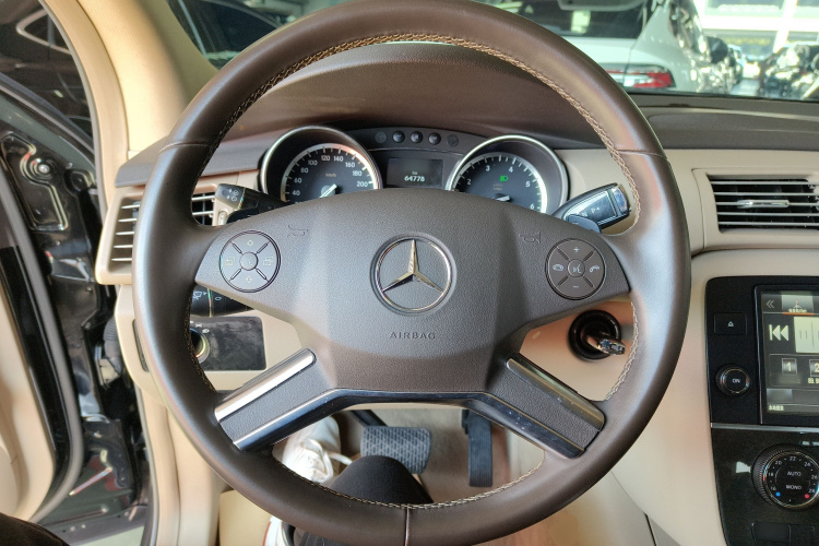 奔驰R级 2017款 R 320 4MATIC 商务型臻藏版中控内饰13