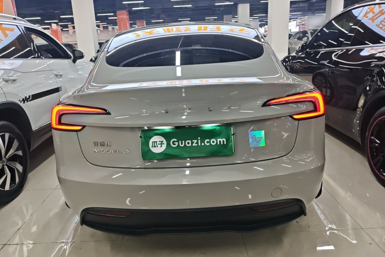 特斯拉 Model 3 2023款 后轮驱动版车身外观6