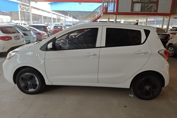 长安欧尚 奔奔E-Star 2021款 国民版 心悦版（快充版）磷酸铁锂（31.95kWh）车身外观4