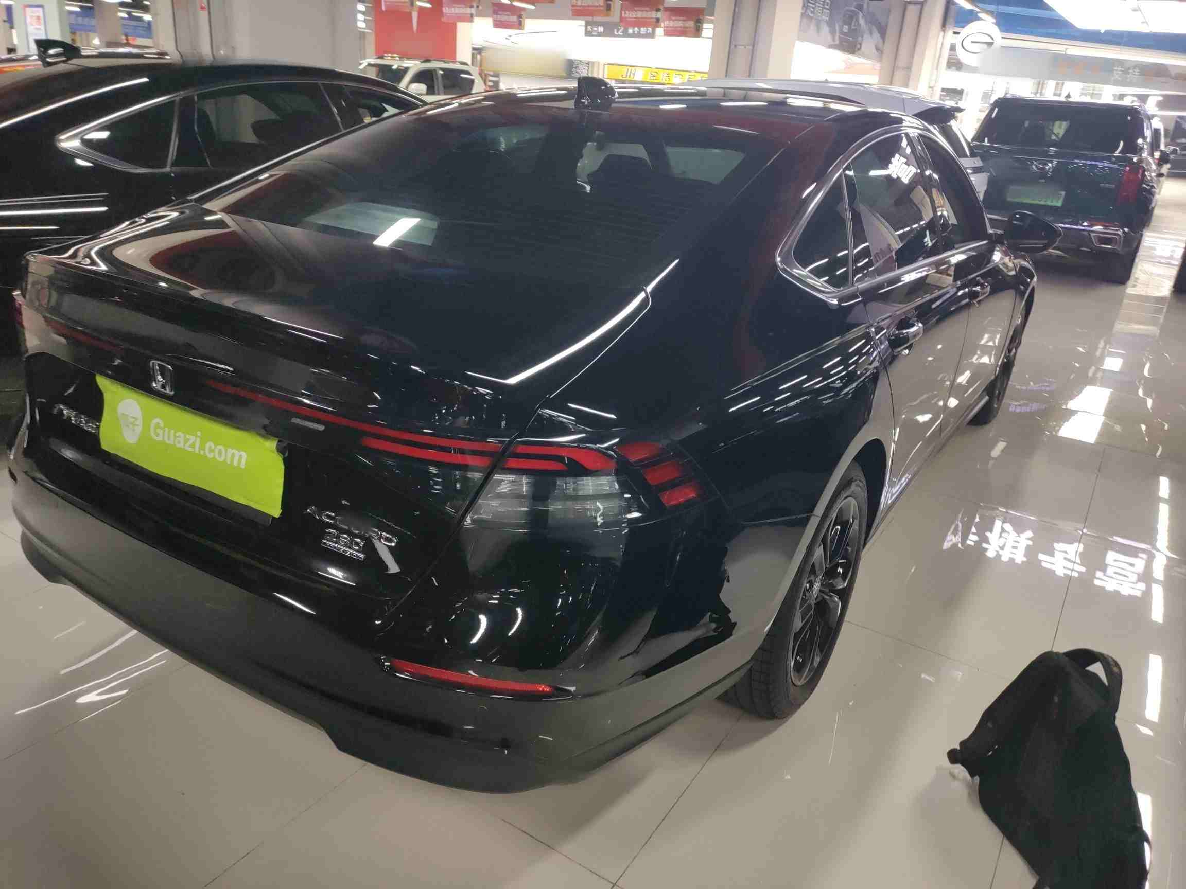 车辆右后45度外观展示