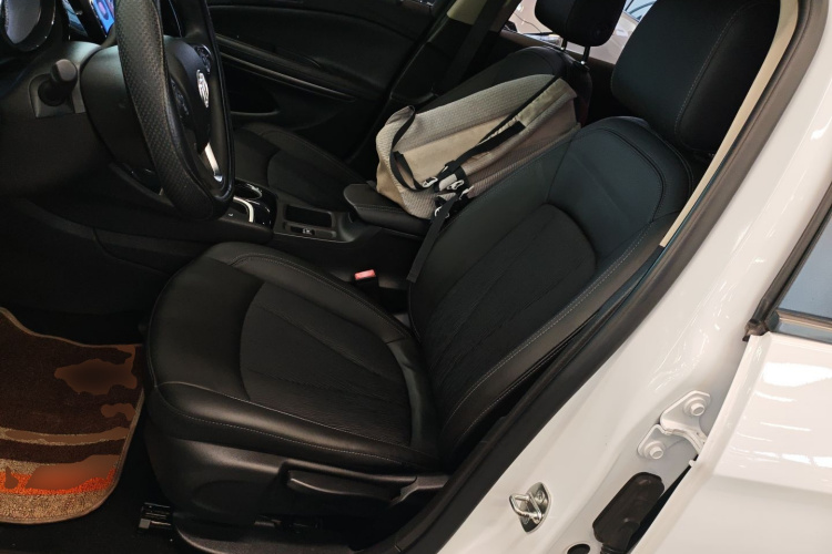 别克 威朗 2017款 三厢 20T 双离合领先型中控内饰19