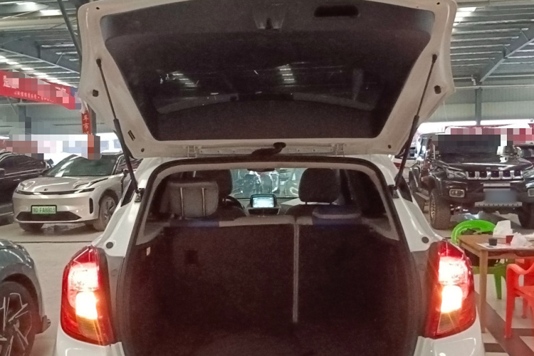 别克 昂科拉 2015款 1.4T 自动两驱都市精英型机舱底盘23