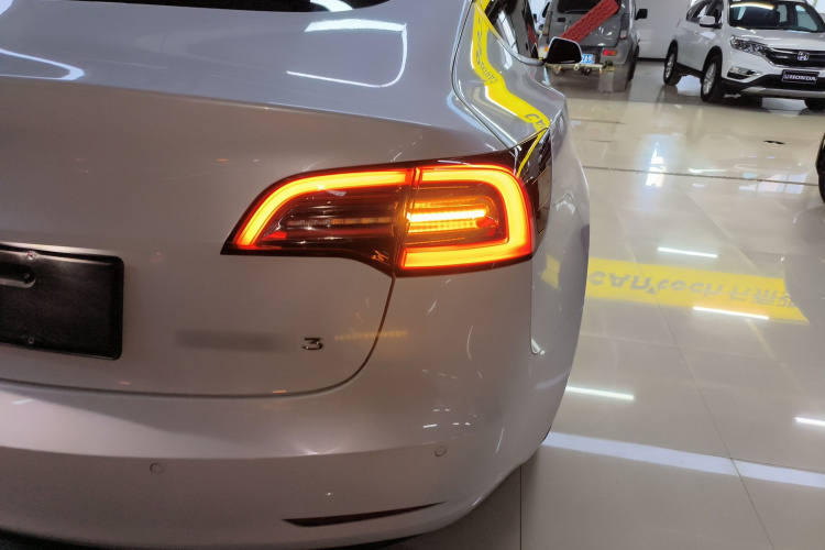 特斯拉 Model 3 2021款 标准续航后驱升级版车身外观9