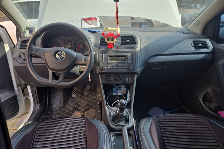 大众 Polo 2014款 1.4L 手动风尚版中控内饰7002