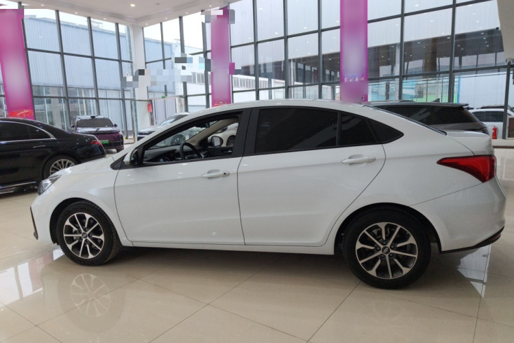 奇瑞 艾瑞泽5 2024款 1.5L CVT风尚型车身外观4