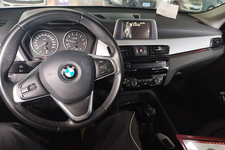 宝马X1 2016款 sDrive18Li 时尚型中控内饰12