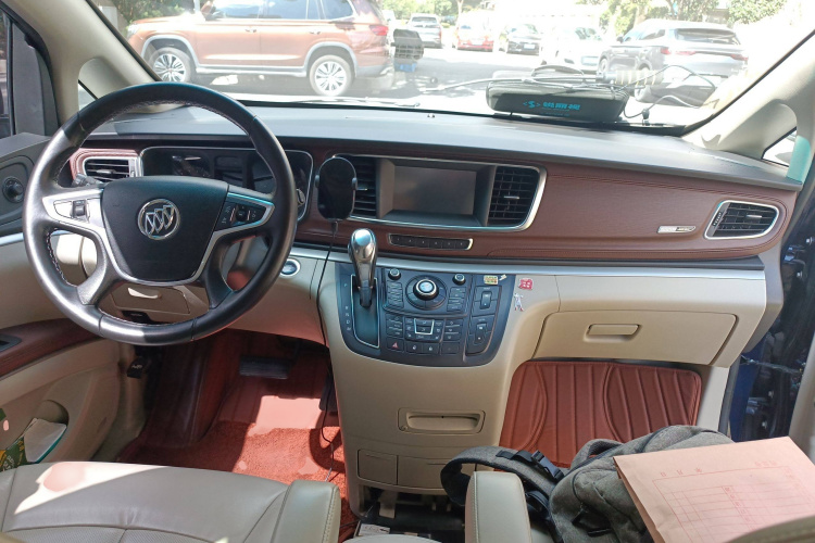 别克GL8 2014款 3.0L XT豪华商务旗舰版中控内饰7002