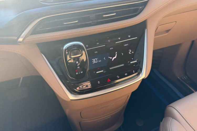 别克GL8 2020款 ES陆尊 653T 尊享型中控内饰7004