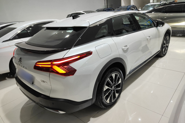 雪铁龙 凡尔赛C5 X 2023款 1.6T 享不凡车身外观7