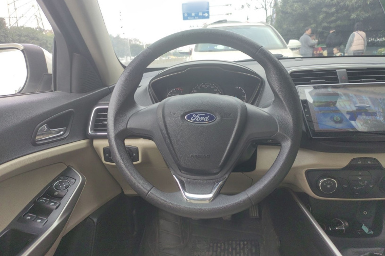 福特 福睿斯 2015款 1.5L 手动舒适型中控内饰13