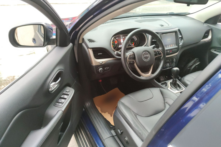 Jeep 自由光 2017款 2.0L 优越版中控内饰20
