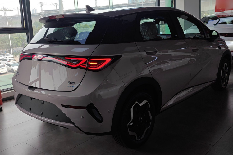 比亚迪 海豚 2025款 智驾版 420km 自由版车身外观7