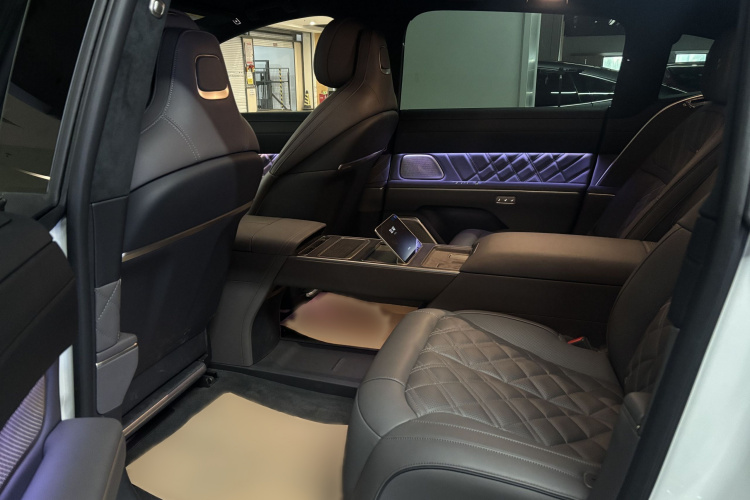 蔚来ET9 2025款 102kWh中控内饰7002