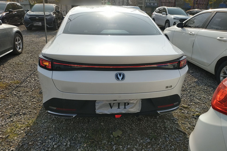 长安 逸动 2025款 蓝鲸 1.5T 500Bar尊贵型车身外观6