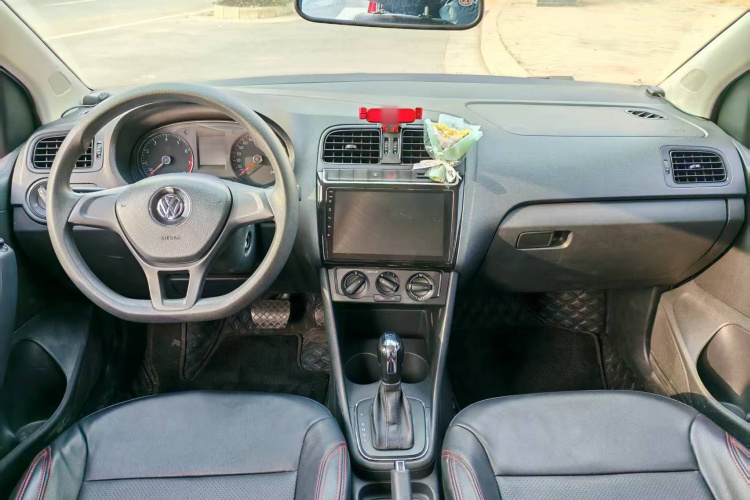 大众 Polo 2016款 1.4L 自动风尚型中控内饰7001