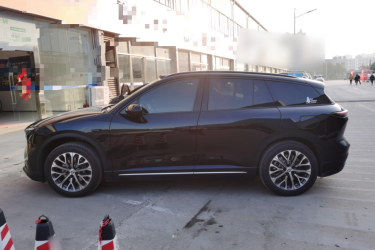 蔚来ES6 2024款 75kWh车身外观4