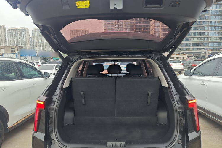 思皓X8 PLUS 2023款 1.5TGDI DCT智享版 7座机舱底盘23