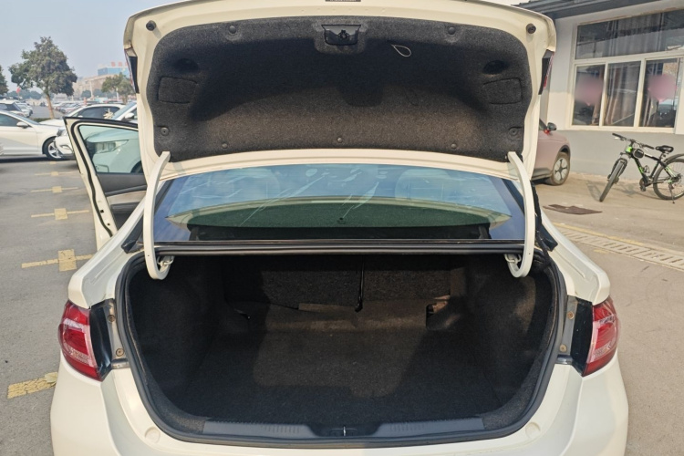 菲亚特 菲翔 2015款 1.4T 自动悦享版机舱底盘23