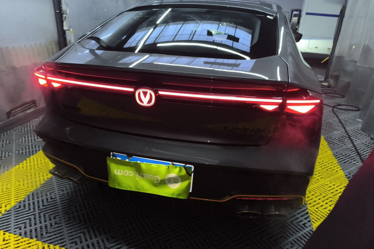 长安UNI-V 2025款 第三代 2.0T 劲擎型车身外观6