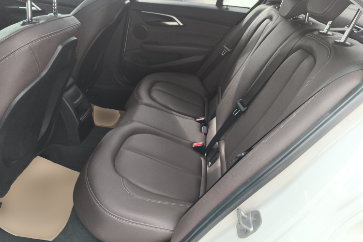 宝马1系 2019款 118i M运动套装中控内饰7004