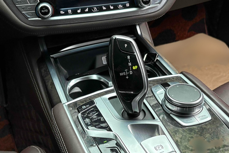 宝马7系 2016款 740Li 领先型中控内饰7001