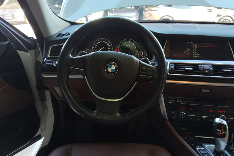 宝马5系GT 2015款 535i 领先型中控内饰13