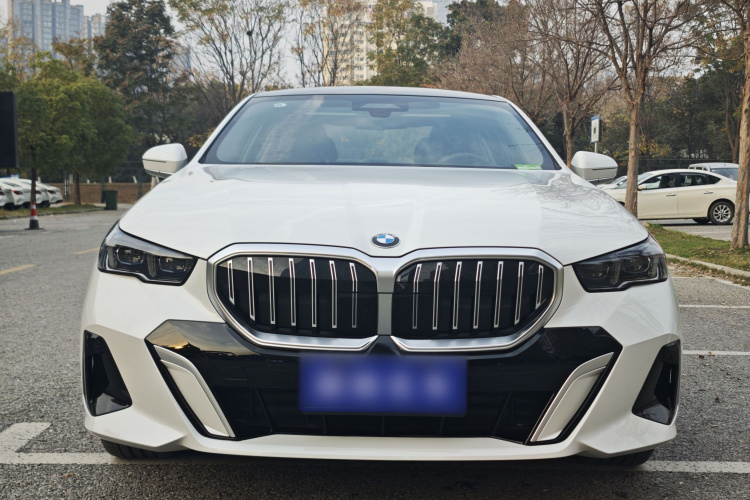 宝马5系 2024款 530Li 尊享型 M运动套装车身外观6008