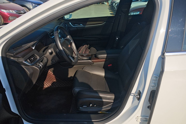 凯迪拉克XTS 2018款 28T 精英型中控内饰19