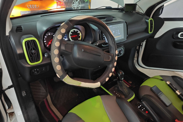 荣威 科莱威CLEVER 2021款 302km新四座超能版中控内饰7002