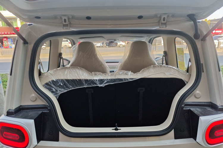 五菱汽车 宏光MINIEV 2024款 第三代 215km 青春版机舱底盘23