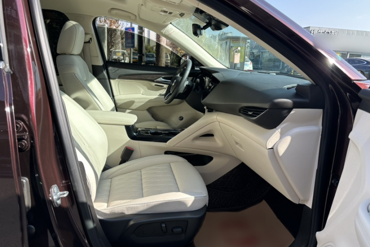 别克 2022款 昂科威Plus Avenir艾维亚 七座版中控内饰7009