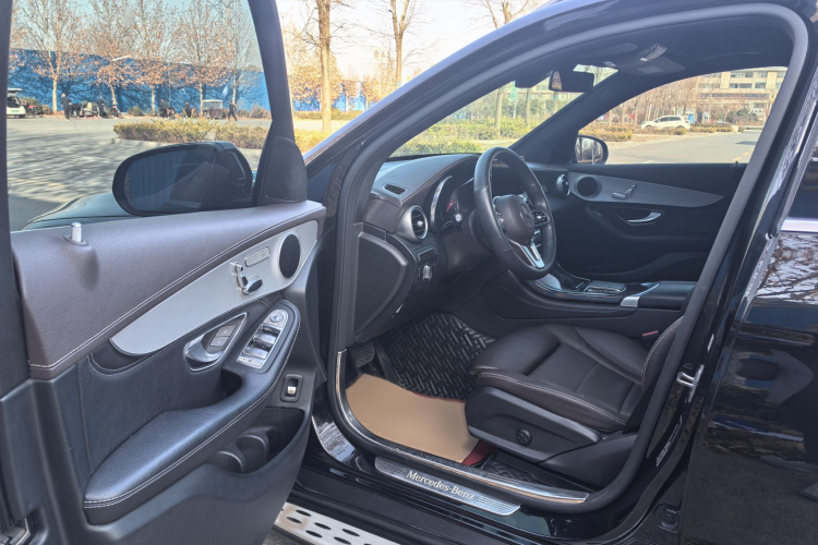 奔驰GLC 2020款 GLC 260 L 4MATIC 动感型中控内饰7004