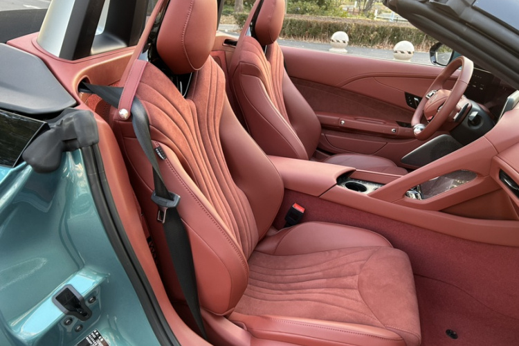 名爵 MG Cyberster 2026款 520km 传奇四驱版中控内饰7013