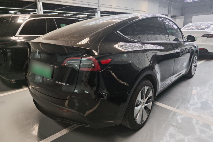 特斯拉 Model Y 2022款 改款 后轮驱动版车身外观7