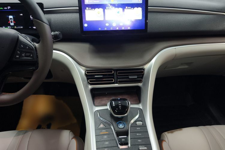 比亚迪 宋Pro新能源 2023款 冠军版 DM-i 71KM领先型中控内饰7005