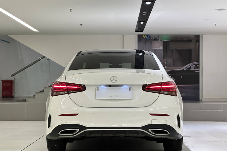 奔驰A级 2019款 A 180 L 运动轿车车身外观6005