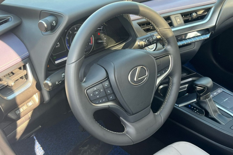 雷克萨斯UX 2020款 200 特别版中控内饰7012