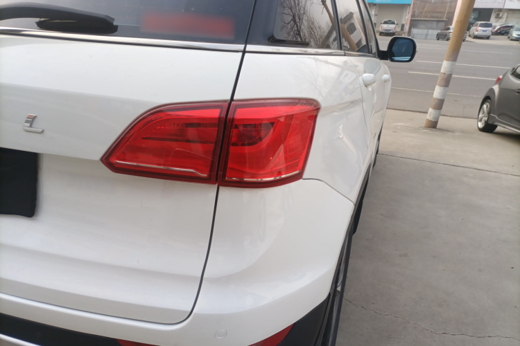 哈弗H6 Coupe 2015款 蓝标 2.0T 自动两驱精英型车身外观9