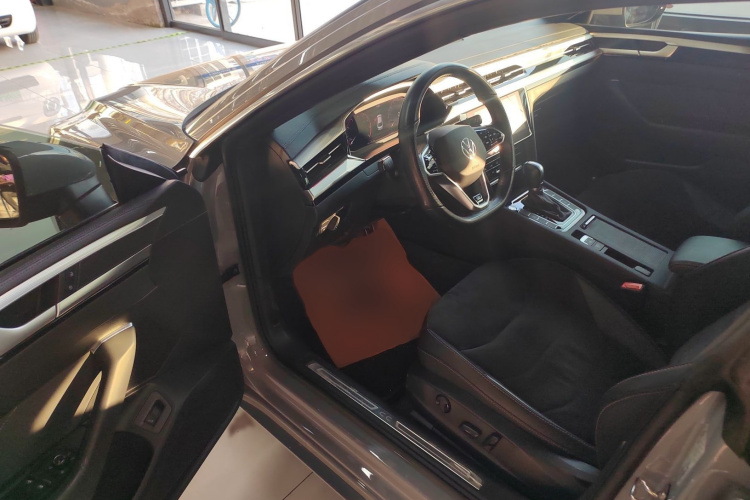 一汽-大众CC 2023款 330TSI 炫目版中控内饰7003