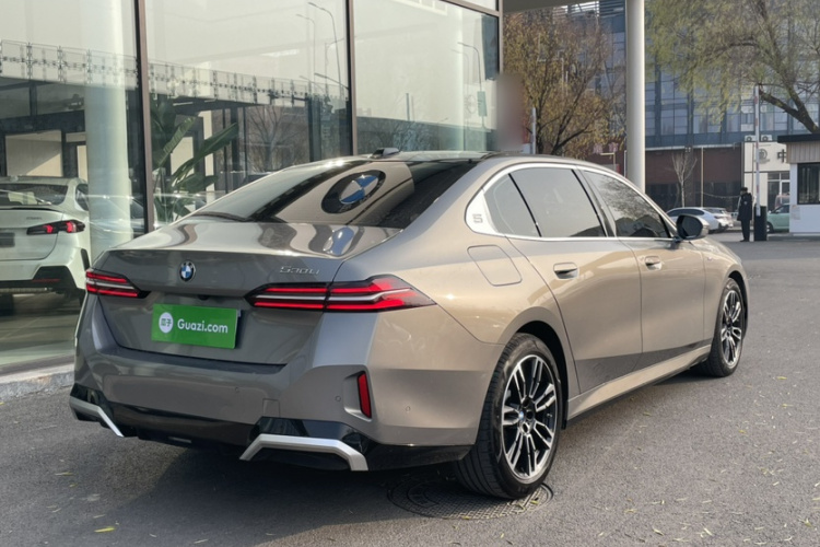 宝马5系 2024款 530Li 领先型 M运动套装车身外观6006