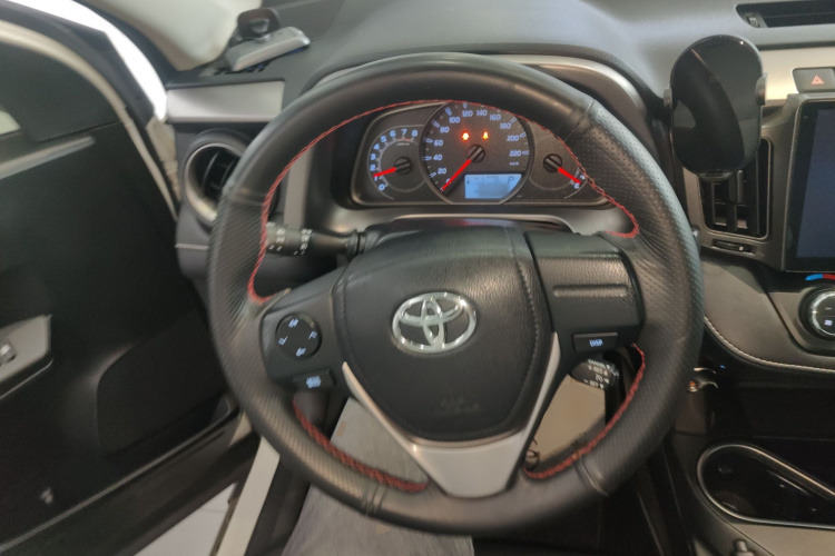 丰田 RAV4荣放 2019款 2.0L CVT两驱先锋版 国V中控内饰13