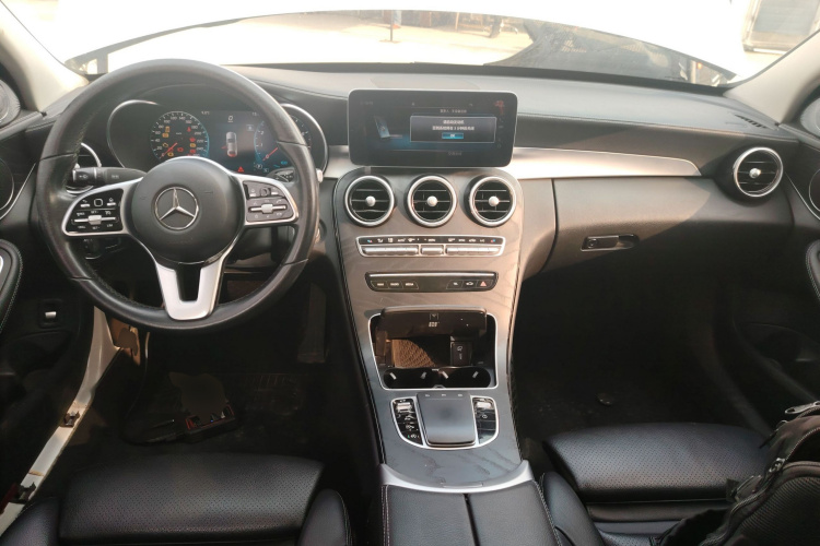奔驰C级 2019款 C 260 L 运动版中控内饰7002