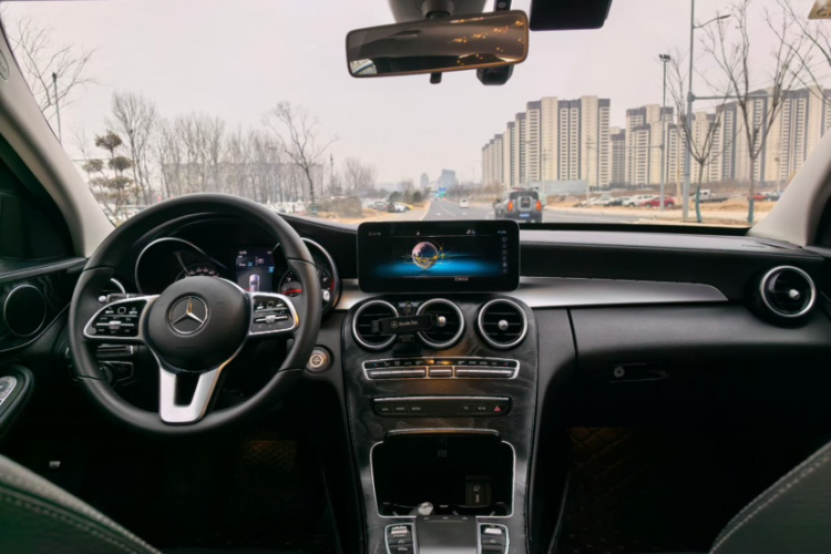奔驰C级 2019款 C 260 L 运动版中控内饰7003