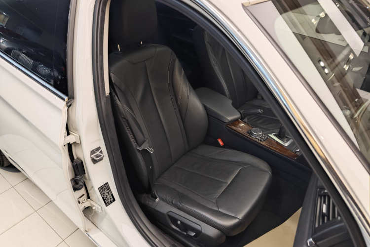 宝马3系 2015款 320Li 超悦版豪华设计套装局部细节41