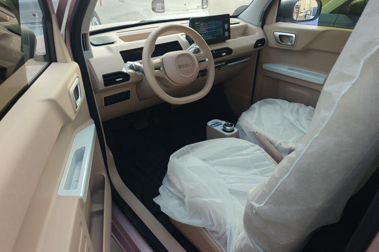 吉利银河 2024款 熊猫mini 200km 耐力熊中控内饰19