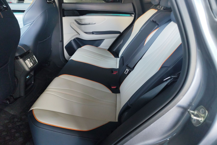 比亚迪 宋PLUS新能源 2023款 冠军版 DM-i 110KM 旗舰型中控内饰7004