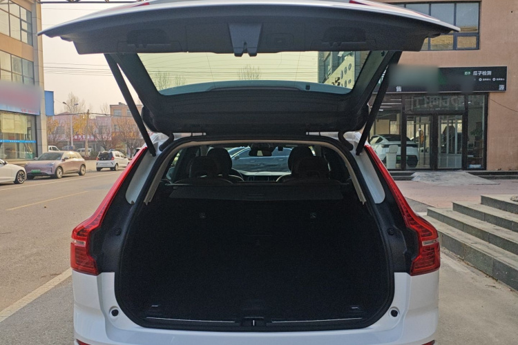 沃尔沃XC60 2019款 T5 四驱智逸版 国V机舱底盘23