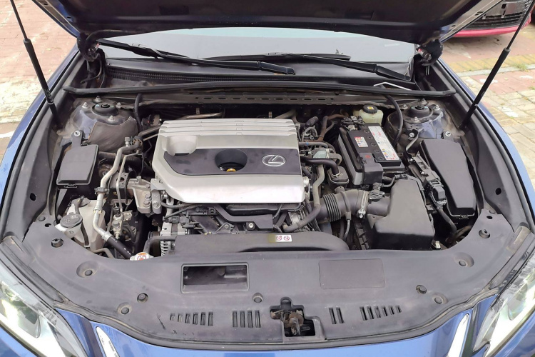 雷克萨斯ES 2020款 200 卓越版机舱底盘24