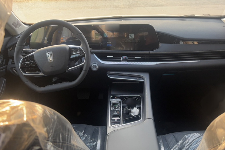 奔腾B70 2025款 龙耀版 1.5T 欢享型中控内饰7001