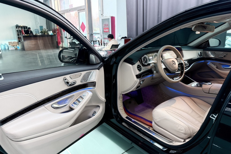 奔驰S级 2014款 S 320 L 商务型局部细节9008